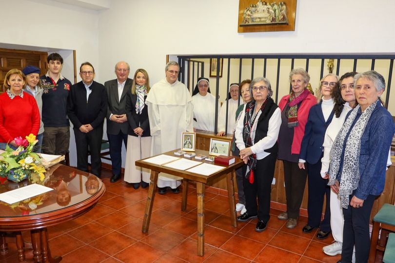 Participantes en el acto de constitución de Amigos de Sor Teresa Chikaba por el mundo